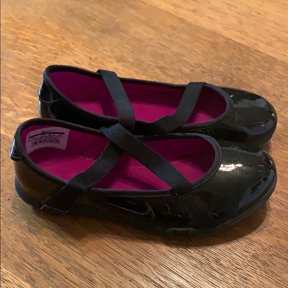Nike Other - Nike size 2 gurls black shoes Nike Other - Nike size 2 gurls black shoes